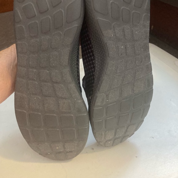 Lands' End women Gatos gray and Black Flats with Textured Design comfort 8D - Picture 6 of 12